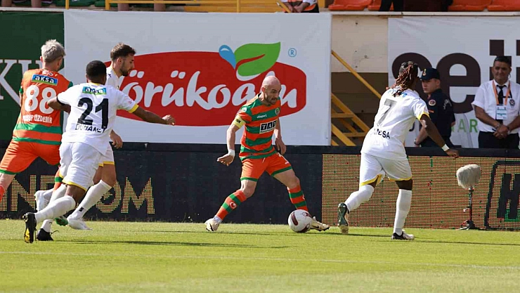 Trendyol Süper Lig'de Alanyaspor ilk yarıda fark attı!