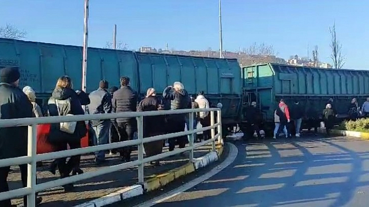 Trenin vagonları paniğe neden oldu