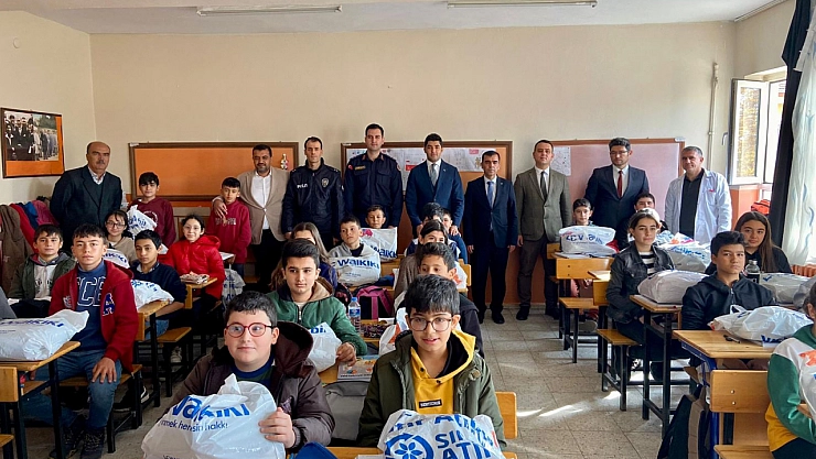 Tüm öğrencilere kıyafet