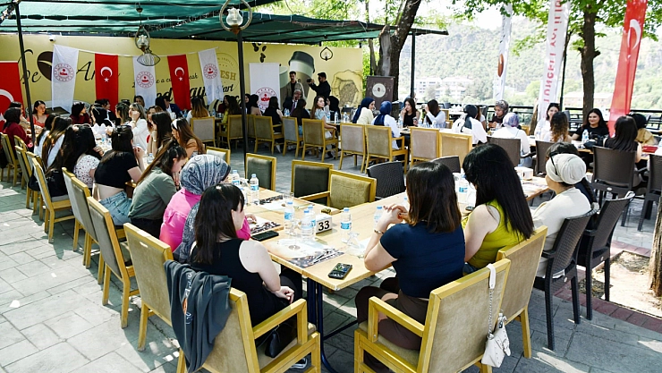 Tunceli Valisi Aygöl'den memleketine gidemeyen üniversitelilere bayram jesti