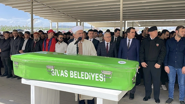 Türkiye'yi sarsan cinayet: Kardeşler toprağa verildi