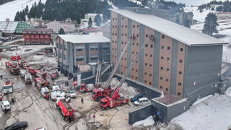 Uludağ'da otel yangınında vefat eden baba ile oğlunun cenazeleri defnedildi