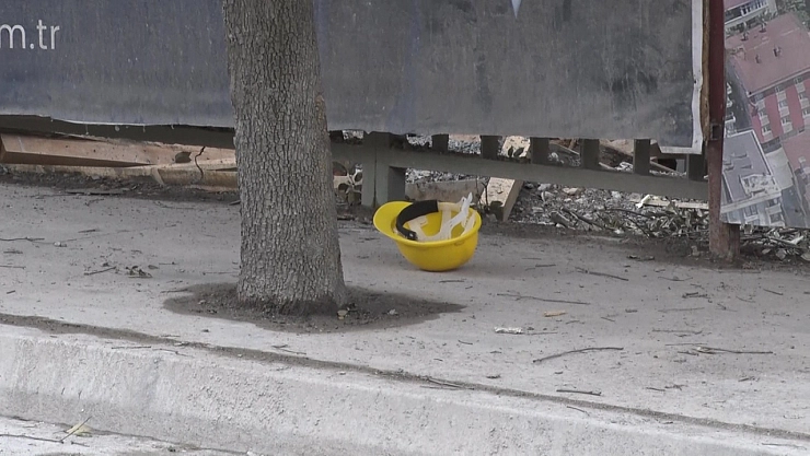 Ümraniye'de inşaat iskelesi çöktü: 2 işçi ağır yaralandı