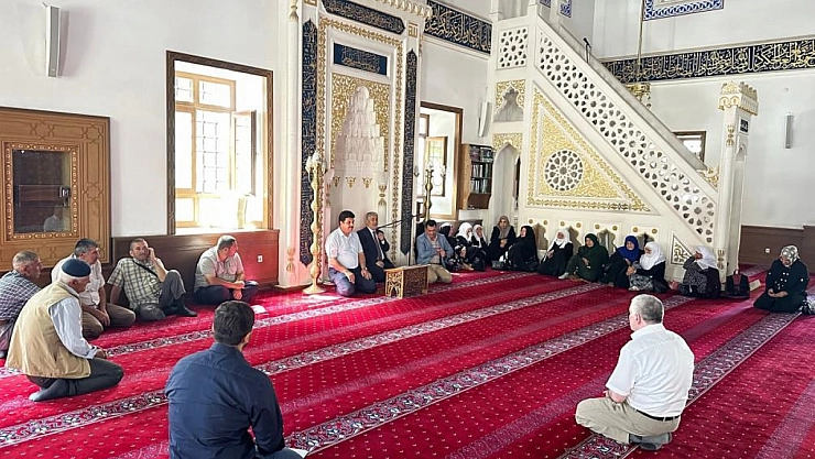 Umre yolcularına seminer verildi