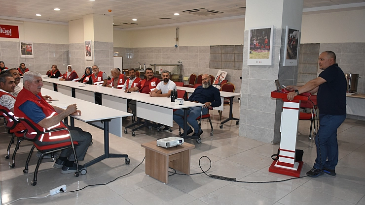 Üreticilere yeni gelir kaynağı: Malatya'da kayısıya alternatif çilek bahçesi projesi!