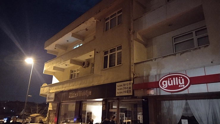 Üsküdar'da toprak kayması nedeniyle 2 bina boşaltıldı