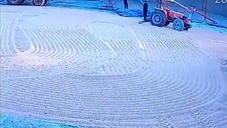 Üzerine helezon makinesi devrildi