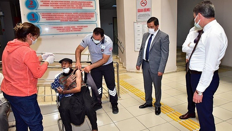 Vali 2'nci doz aşısını yaptırdı