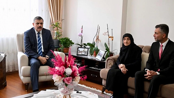 Vali Çiftçi, şehit annesini ziyaret etti