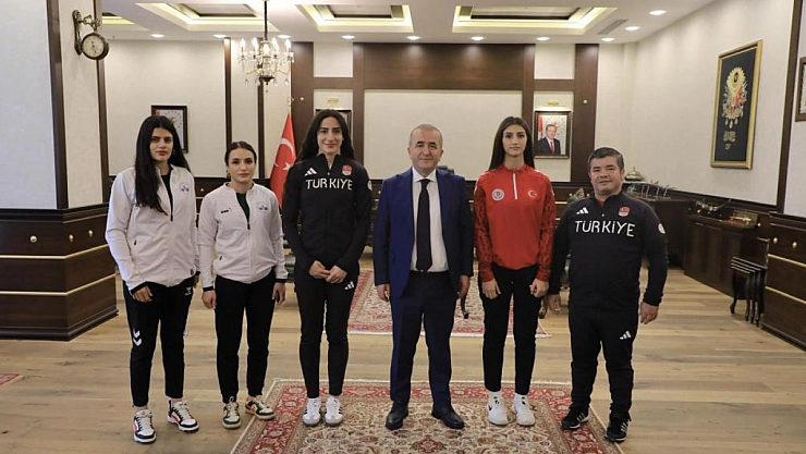 Vali Hatipoğlu, başarılı sporcuları ağırladı