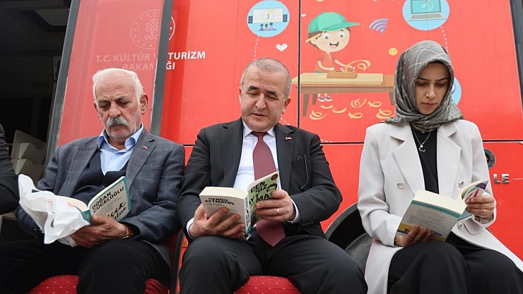 Vali, önce okudu sonra hediye etti