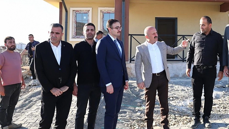 Vali Varol, köy evlerini inceledi