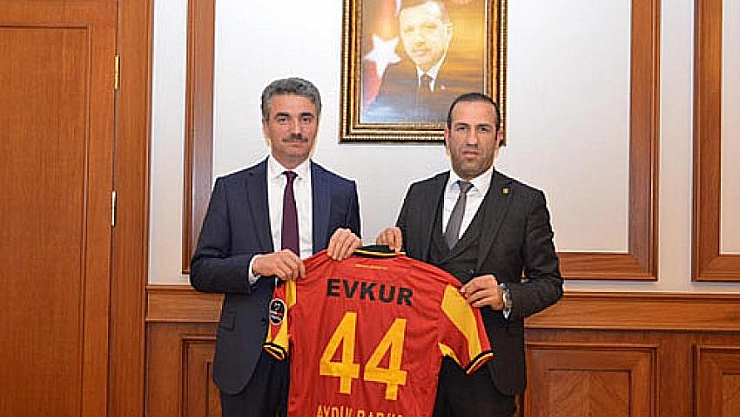 Vali Baruş'a 44 numaralı forma