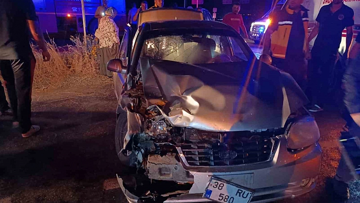 Van'da 2 otomobil çarpıştı: 9 yaralı