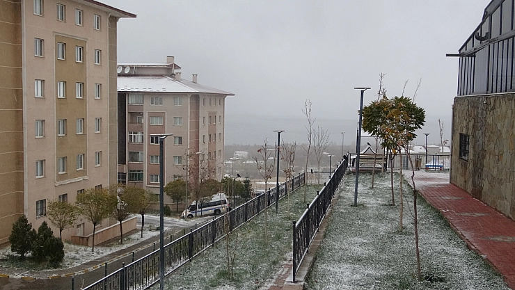 Van'da kar yağışı 142 yol ulaşıma kapandı