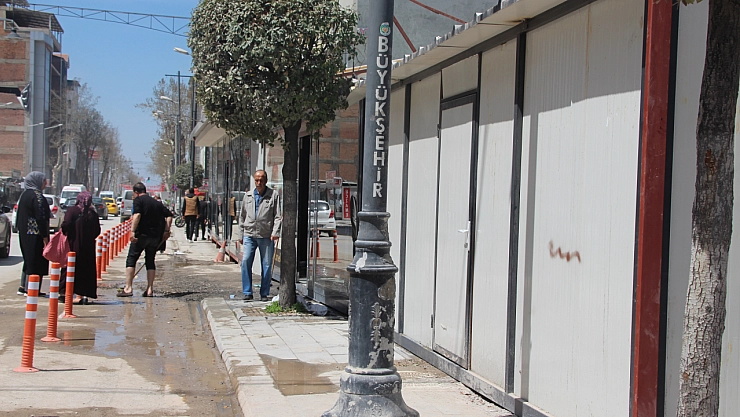 Vatandaşın yürüyecek alanı kalmadı: İnönü Caddesi'nde tahliyeler iptal mi ediliyor?
