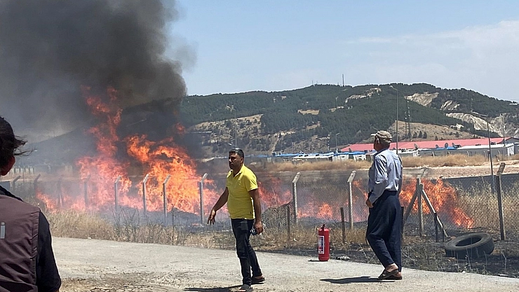 Vatandaşların erken müdahalesi konteyner kenti yanmaktan kurtardı