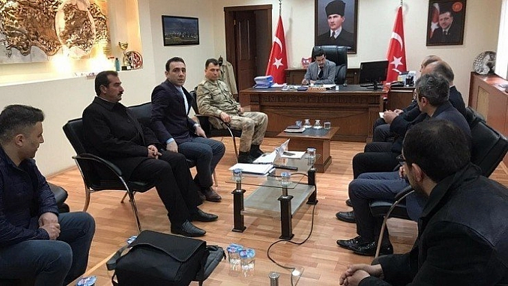 Yaşlıların yoldaşı oldular