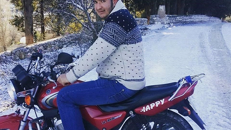 Virajı alamayarak uçurumdan uçan genç motosikletçi öldü