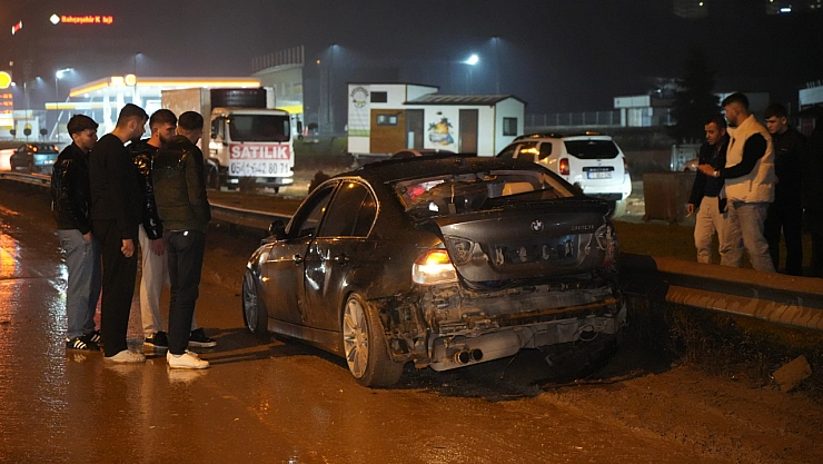Yağmurun kayganlaştırdığı yolda zincirleme kaza: 1 yaralı