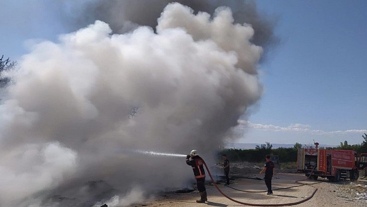 Boş arazide yangın