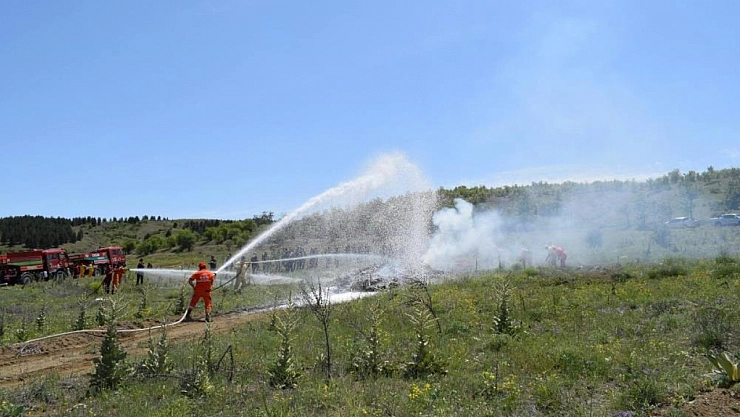 Yangınla mücadele iş başı eğitimleri sürüyor