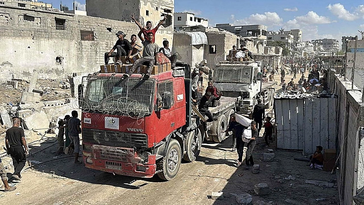 Yardım tırları Gazze'ye ulaşmaya başladı