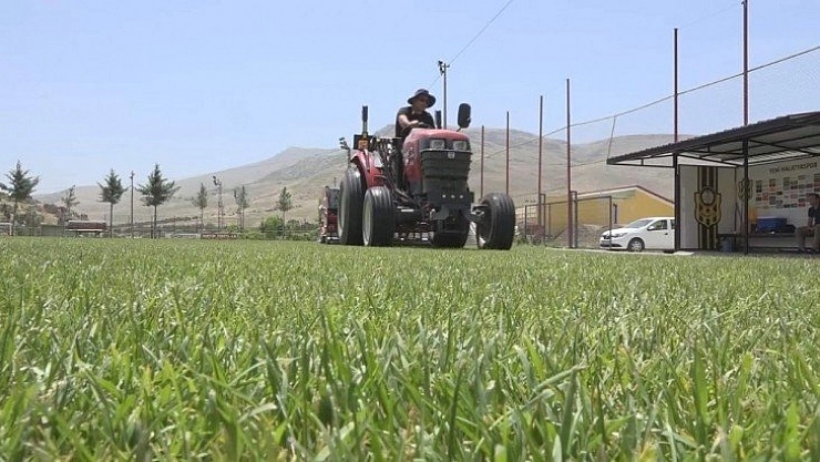 Stadyumunun zemini bakıma alındı