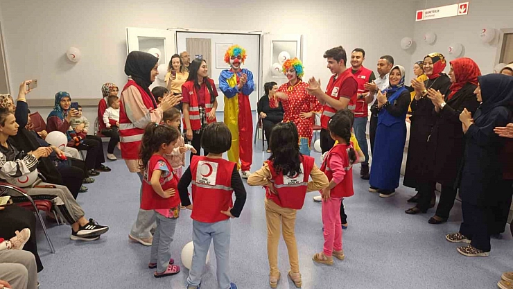 Kızılay, Küçük misafirlere moral oldu