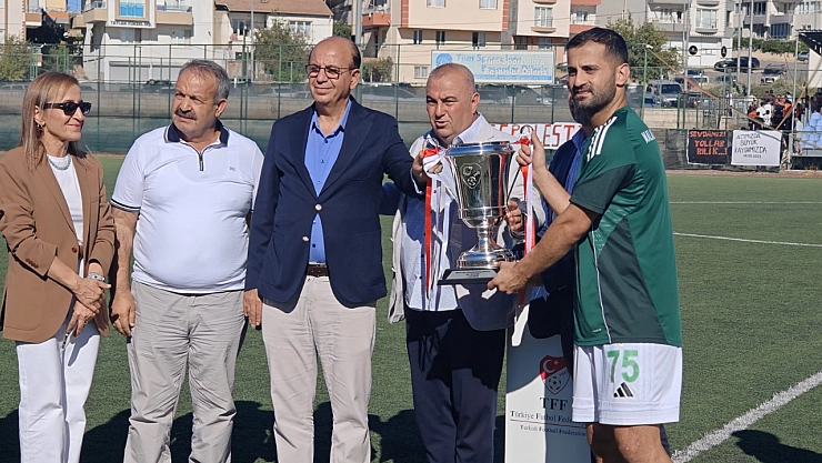 Yeşilyurtspor kupasına geçte olsa kavuştu!