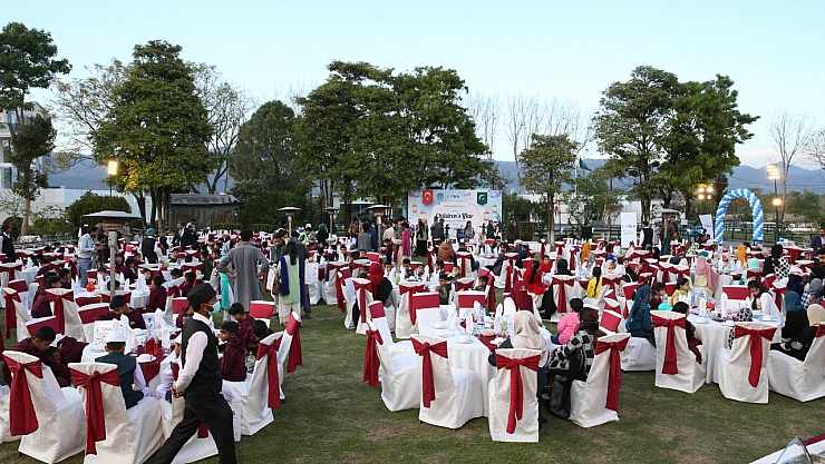 Yetim çocuklar için iftar programı düzenlendi