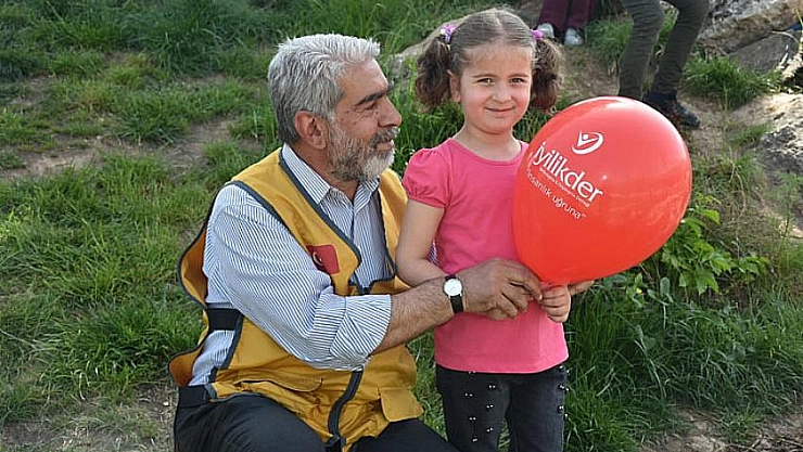 İlk kez uçurtma keyfi yaşadılar 