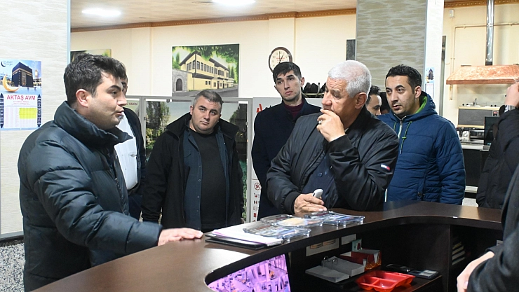 Yoğun Kar Yolları Kapattı, Yolcular Mahsur Kaldı