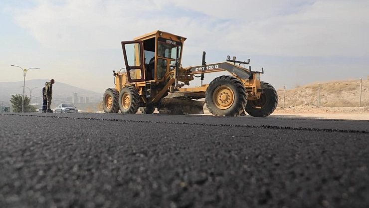 Yol yenileme çalışmaları devam ediyor