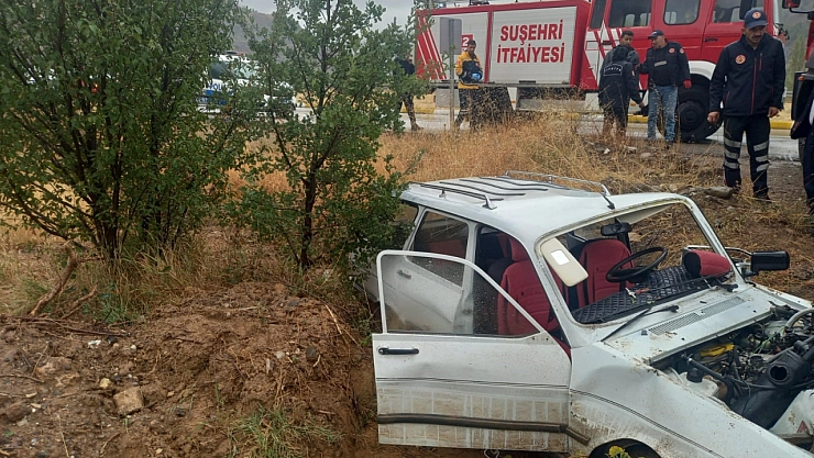 Yoldan çıkan araç kaza yaptı