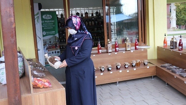 Yöresel ürünler bu pazarda