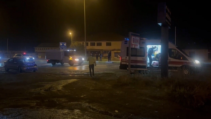 Otobüsü ile otomobil çarpıştı: 1 yaralı
