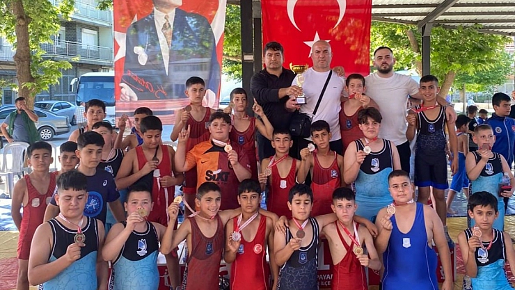 Denizli'de Manisa'nın gururu oldu