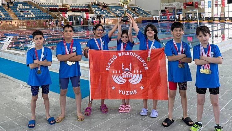 Yüzme takımı 12 birincilikle göz doldurdu
