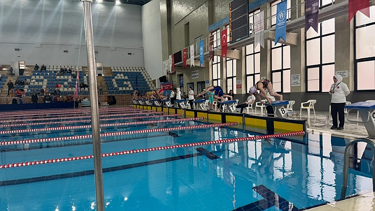 Yüzücüler Elazığ'da yarıştı