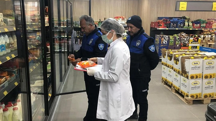 Zabıta ekipleri marketlerde ürün denetledi