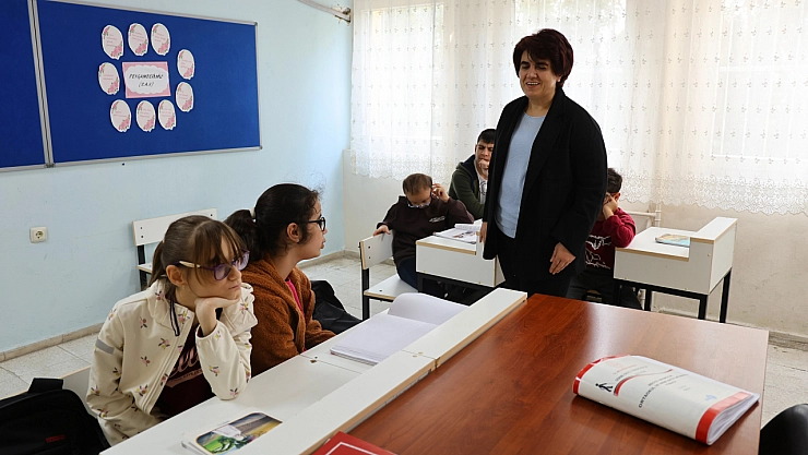 Züleyha öğretmen 22 yılda kendi gibi 300 öğrenciye ışık oldu