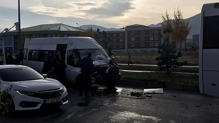 Zincirleme kaza güvenlik kamerasına yansıdı