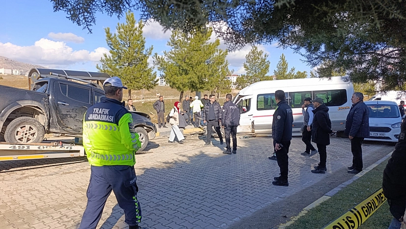 5 aracın karıştığı kazada maddi hasar oluştu