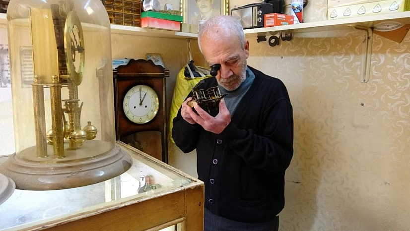 54 yıldır zamana ince ayar veren saat ustası