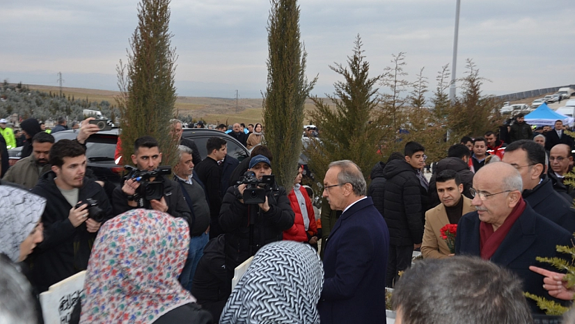 6 Şubat depreminde hayatını kaybedenler Malatya'da dualarla anıldı