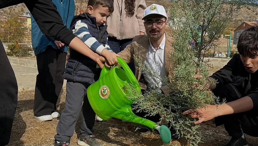 90 fidan toprakla buluştu