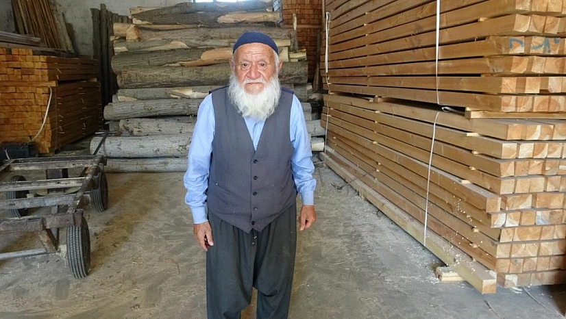 93 yaşında hala atölyede: Fahri Usta ahşaba hayat vermeye devam ediyor