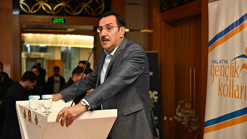 'Muhalefet yapılmayan hizmetlerle övünmeye çalışıyor'