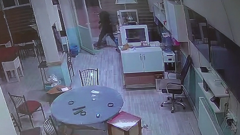 Altın ve dövizlerini 3 aydır yanında taşıyan adam gasp edildi